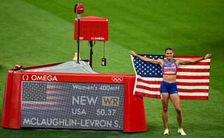 Sydney tops 400m in record fashion